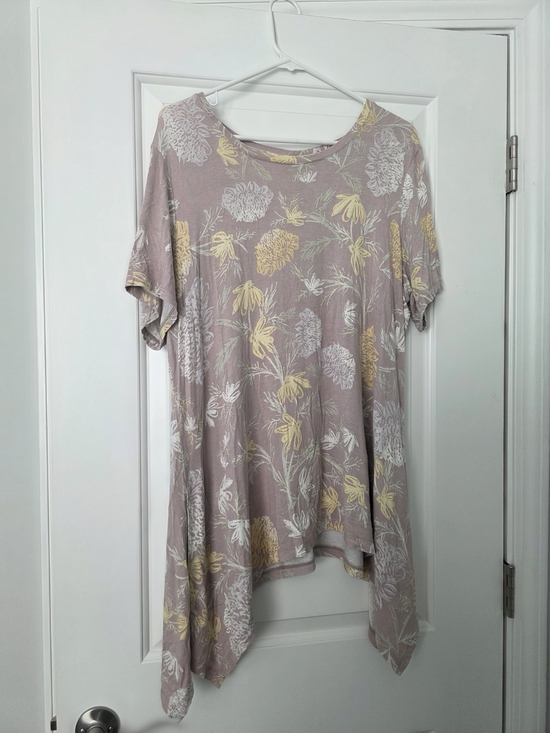 LOGO by Lori Goldstein Tops - LOGO by Lori Goldstein Mauve Floral Handkerchief Hem Tunic